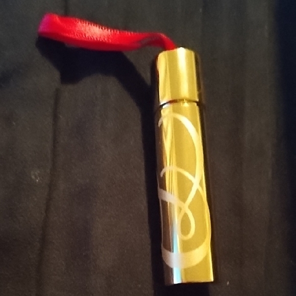 Estée Lauder Kissable LipShine - Picture 2 of 4